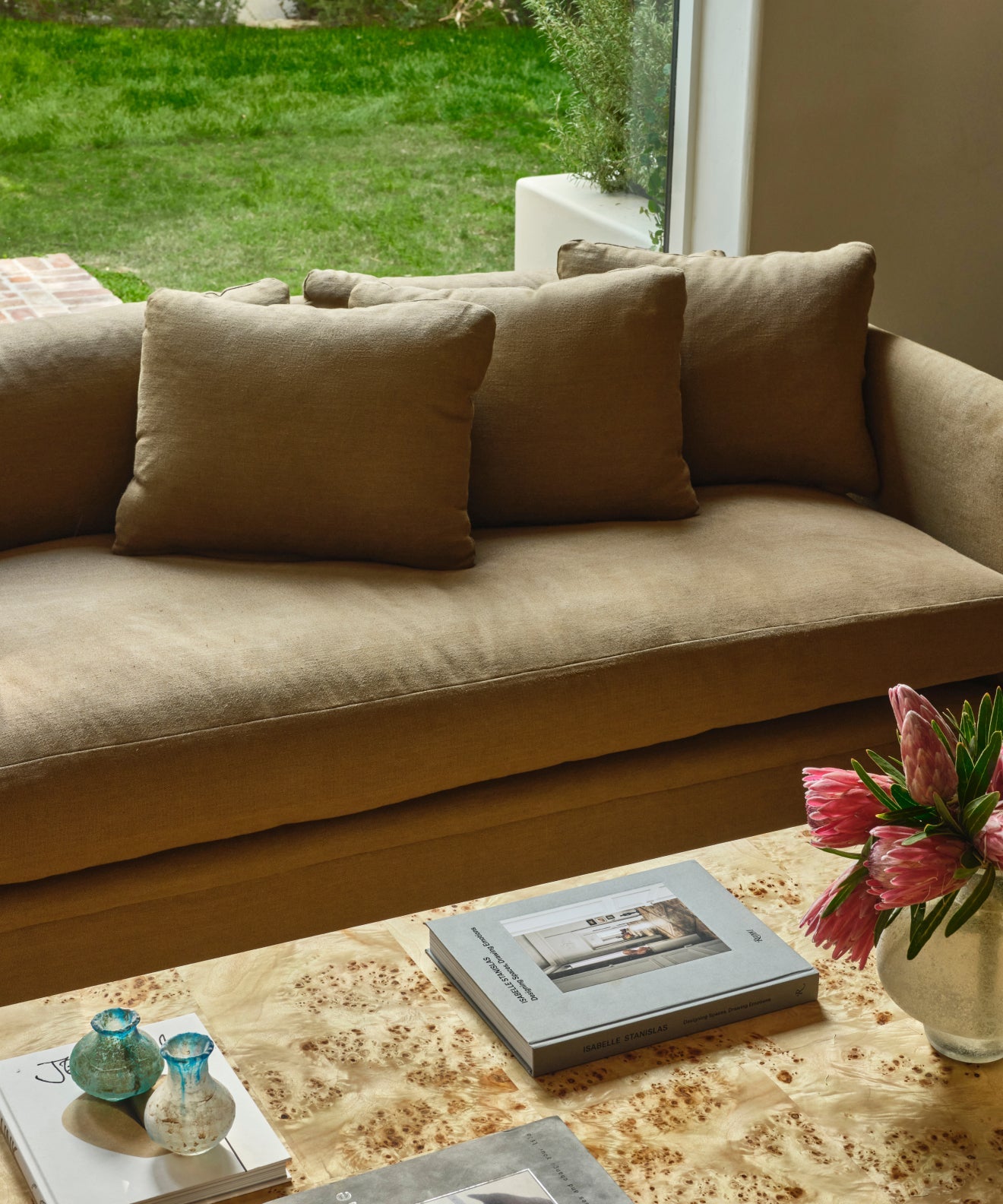 Dume Sofa