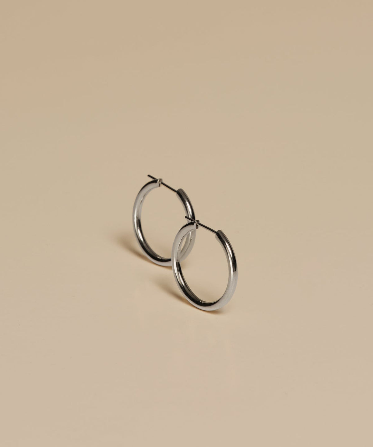 Medium Eloise Hoops